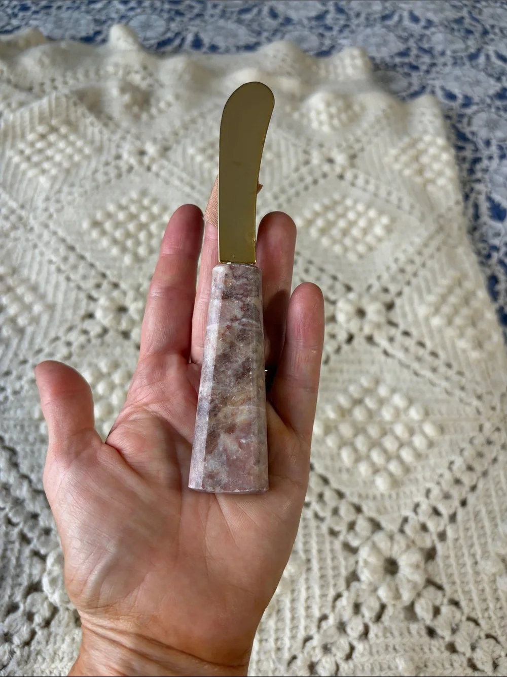 Vintage Pier 1 Marble Pink Stone Spreader with Gold Tone Blade like new